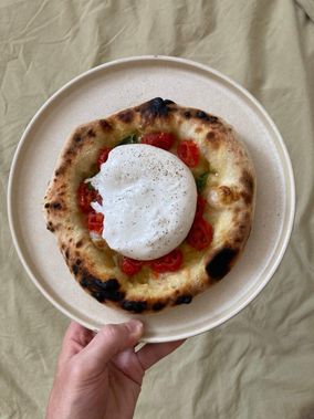 - cherry tomatoes, basil, burrata 

- was kind sorry to drown it in that much of burrata coz the dough was just perf 

- 48h cold fermentation 
- 2h rising 